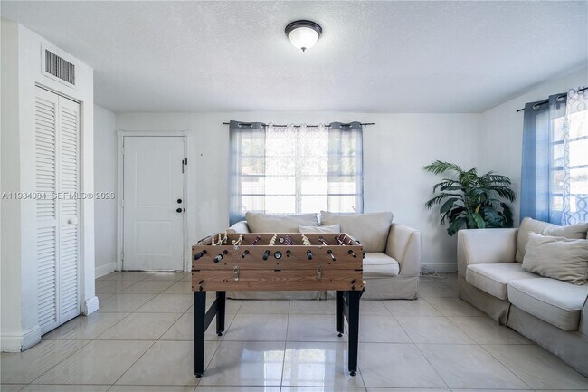 Building Photo - 690 E 10th Ave