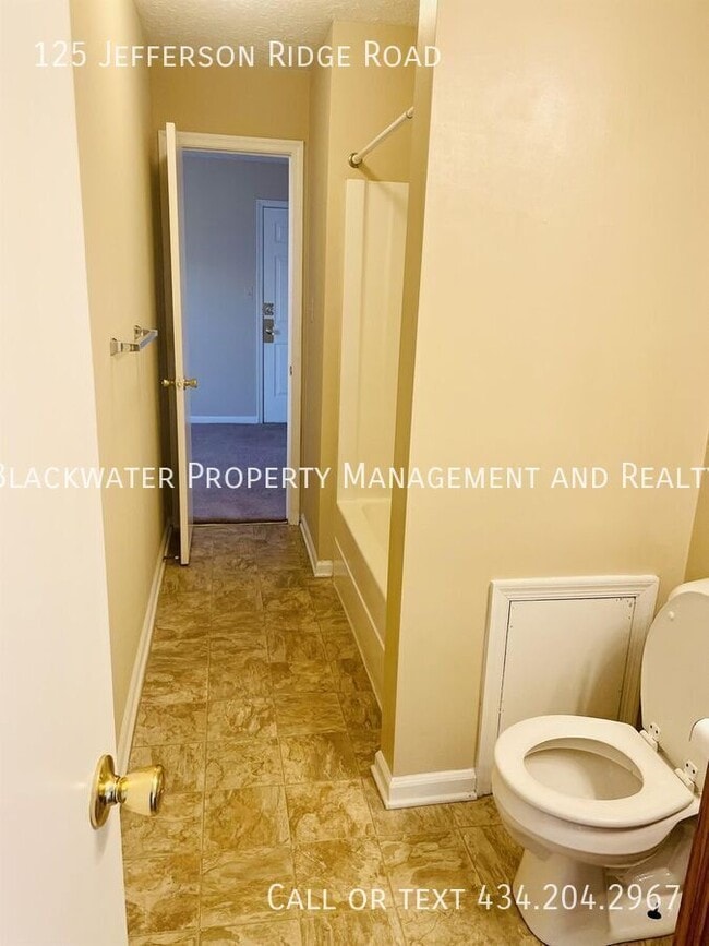 Building Photo - 125 Jefferson Ridge Rd