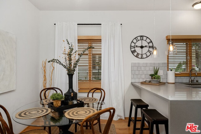 Building Photo - 464 N Harper Ave