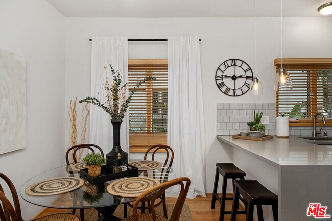 Building Photo - 466 N Harper Ave