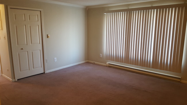 Living Room - Georgian Oaks Apartments