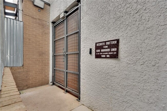 Building Photo - 821 Ralph McGill Blvd NE