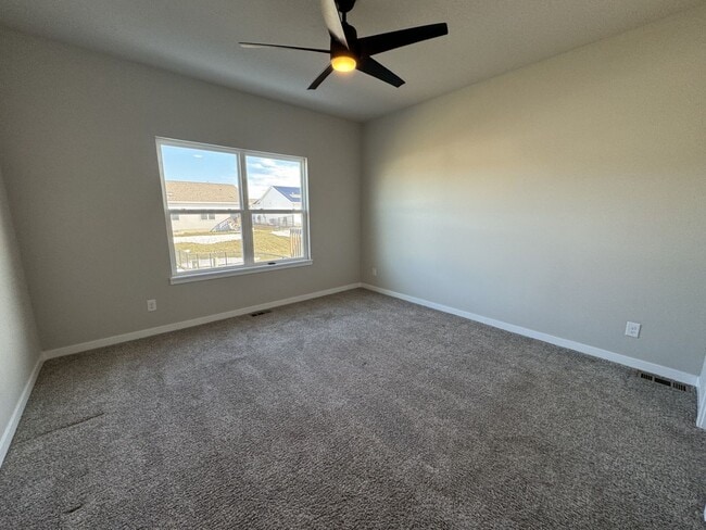 Building Photo - 3 Bedroom Duplex in North Ankeny!