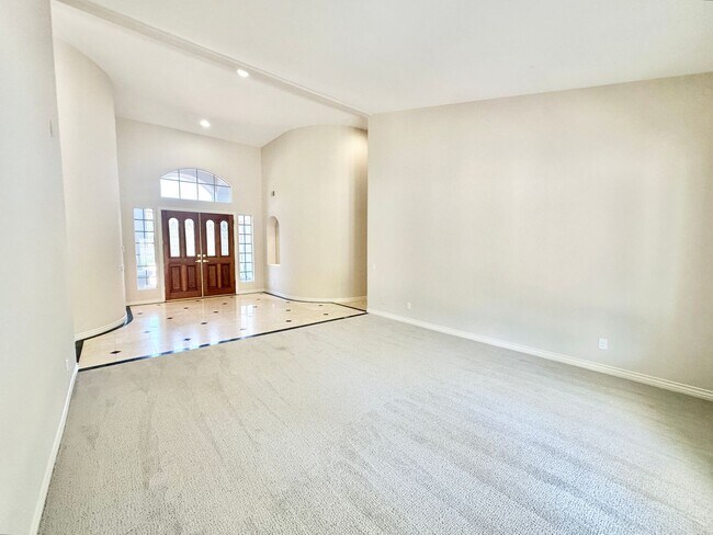 Building Photo - 4286 La Canada Rd