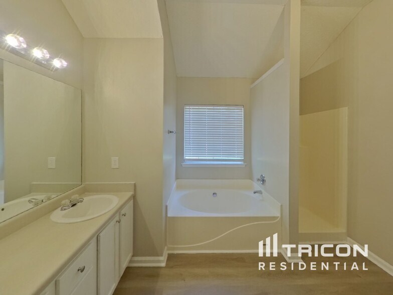 Building Photo - 1132 St Phillips Ct