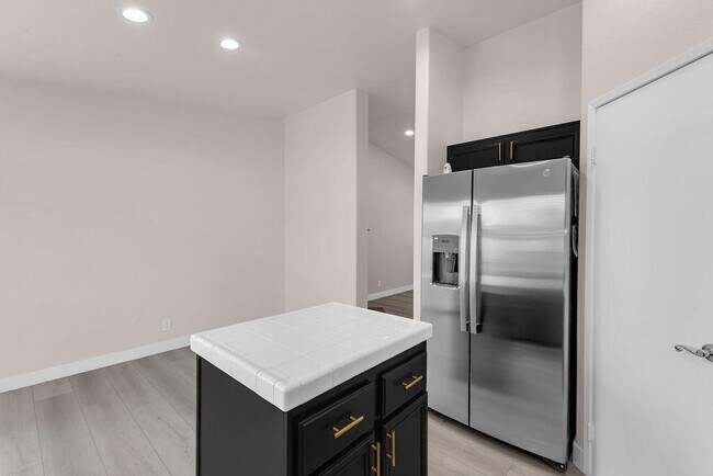 Building Photo - 83950 Avenida Serena