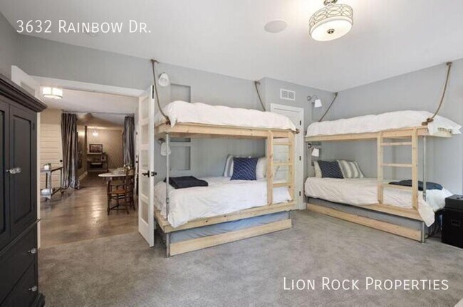 Building Photo - 3632 Rainbow Dr