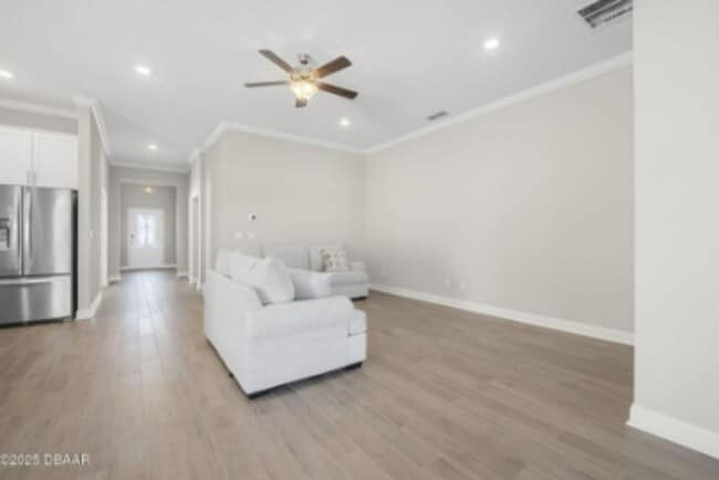 Building Photo - Stunning Waterfront 4 Bed Property in Sunn...