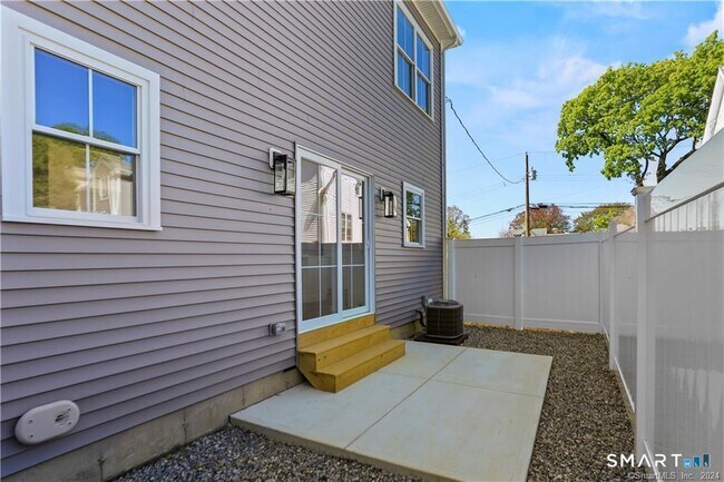 Building Photo - 348 Halley Ave