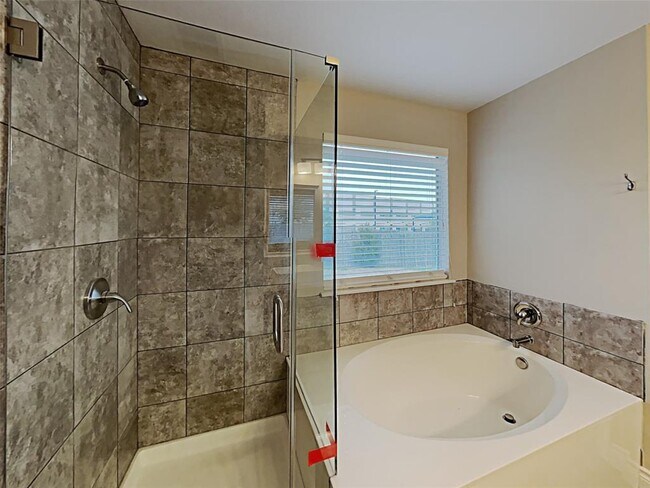 Building Photo - 441 Goldenrod St