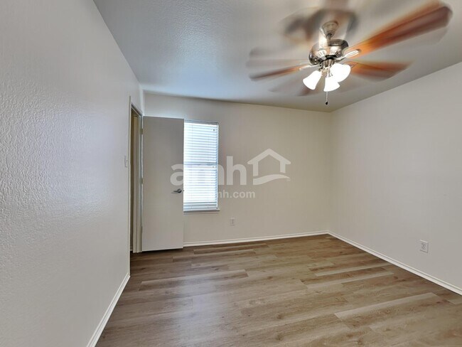 Building Photo - 532 Winbridge Ln