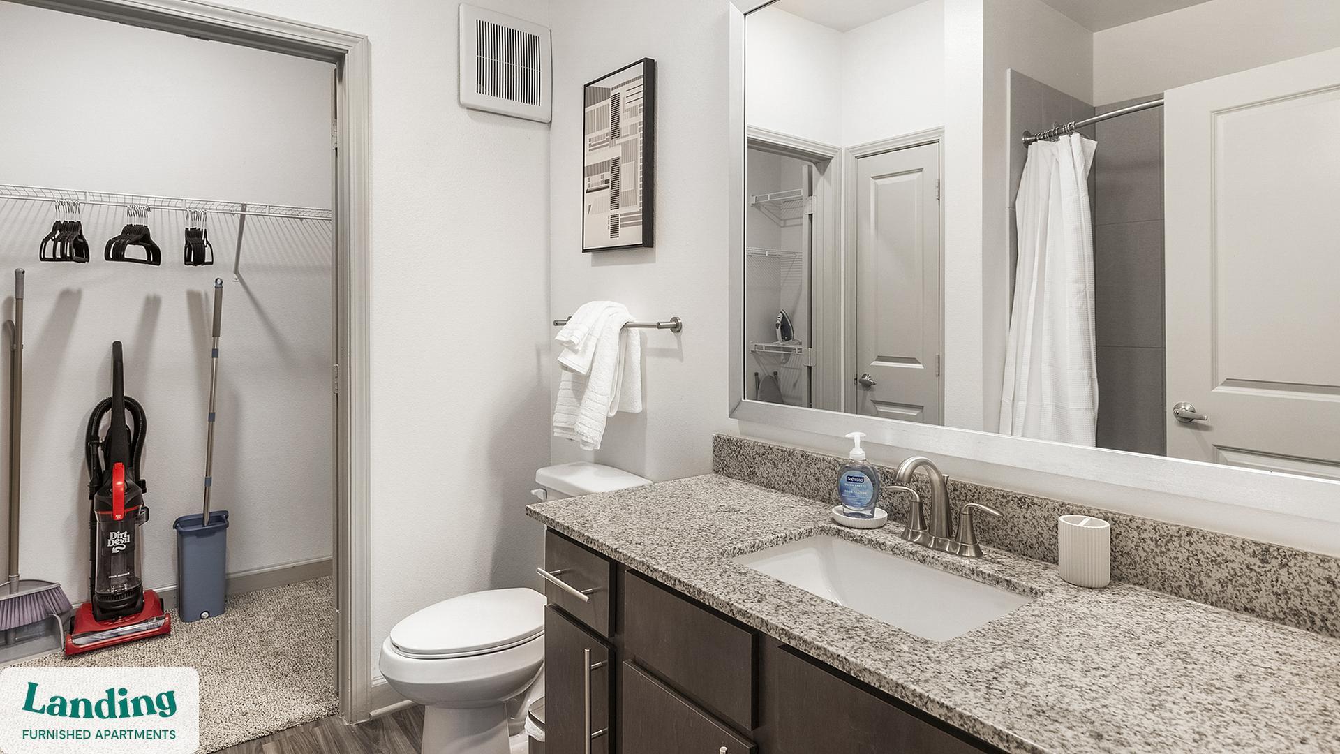 Building Photo - 2800 NE Green Oaks Blvd