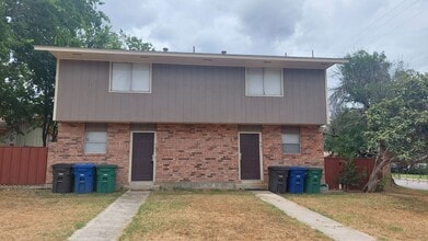Building Photo - 501/503 Southtrail Dr
