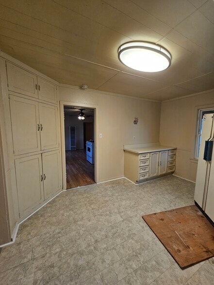 Building Photo - 513 5th St