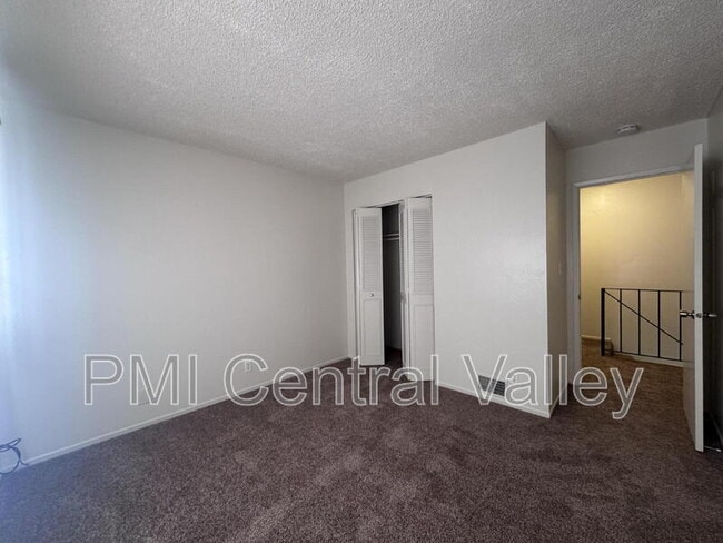 Building Photo - 1331 Pinetree Dr