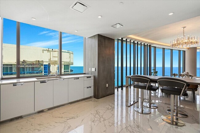 Building Photo - 15701 Collins Ave