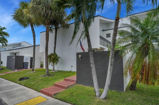 Building Photo - 9177 Fontainebleau Blvd