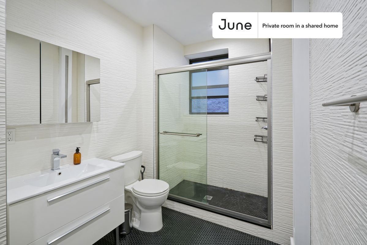 Building Photo - Room in Shared 4 bed/2 bath home