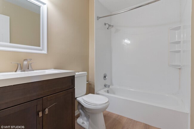 Building Photo - 1515 N Windsor Dr