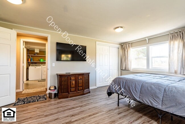 Building Photo - 40 Ln 375 Lake James