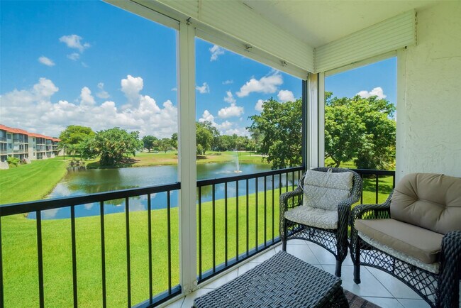 Building Photo - 820 S Hollybrook Dr