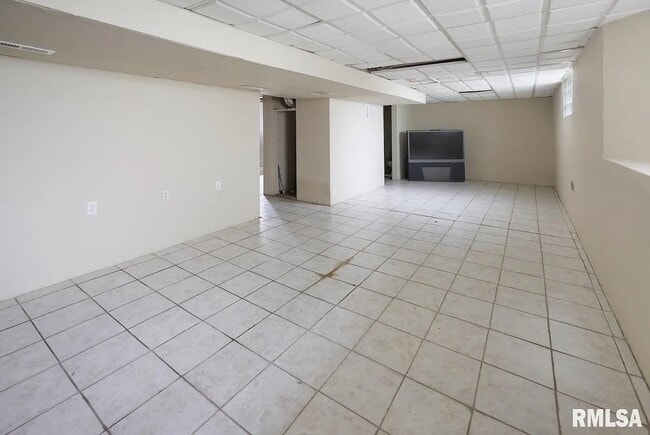 Building Photo - 4121 N University St