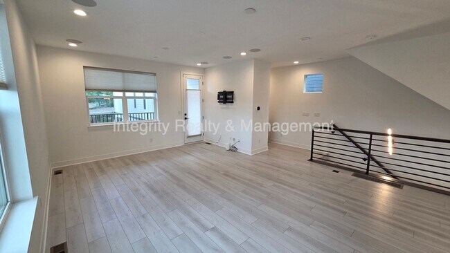 Building Photo - 11014 E Hinsdale Cir