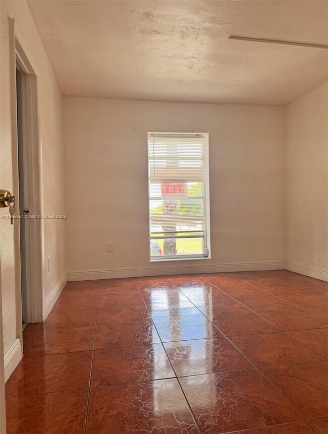 Building Photo - 1230 W 54th St