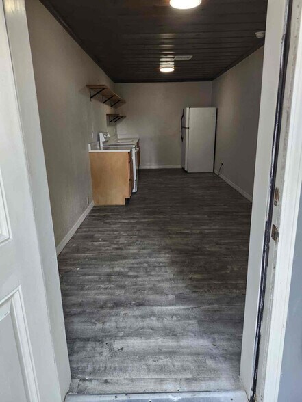 Building Photo - 1335 E Bay St