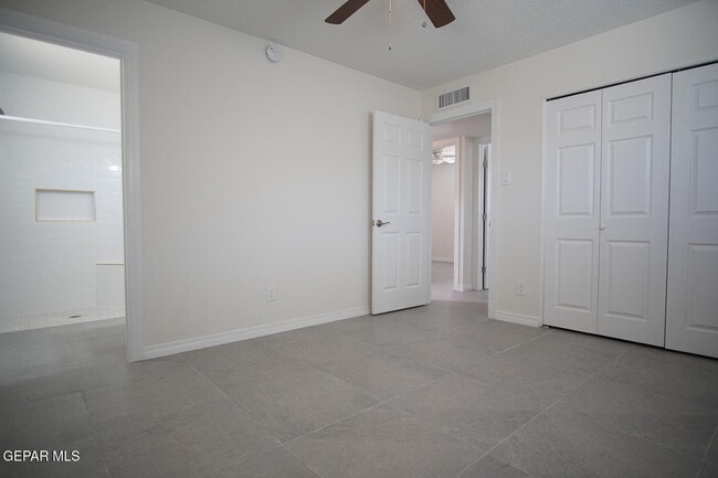 Building Photo - 4573 Bobolink Way