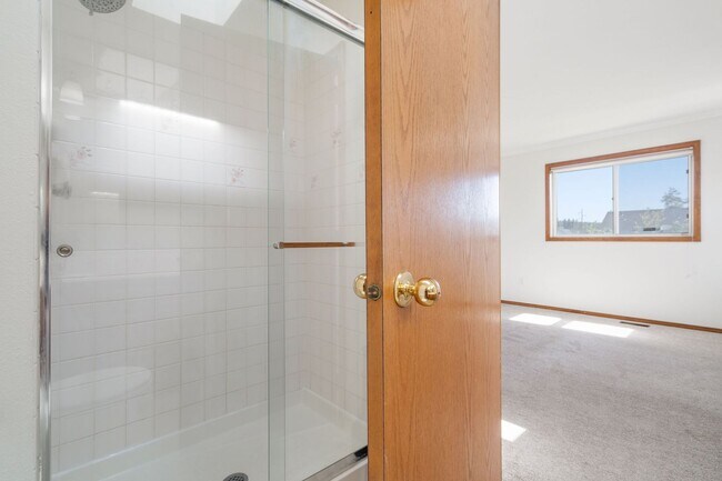 Building Photo - Spacious 4 Bed, 3 Bath Home | Central Vall...