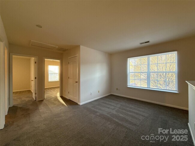 Building Photo - 2807 Forest Grove Ct