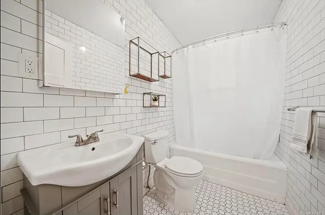 Building Photo - Open House Sunday 10/5/25 1pm to 3pm:  Bea...