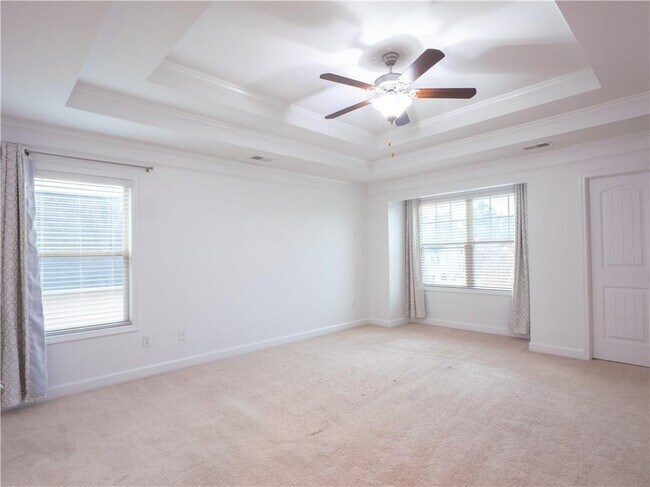 Building Photo - 4865 Alexandria Ave