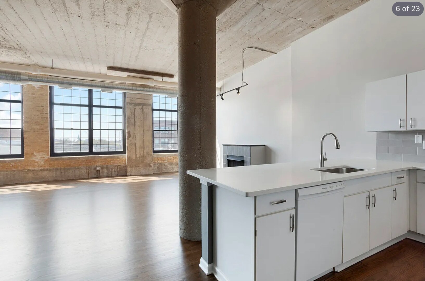 Building Photo - 17 N Loomis St