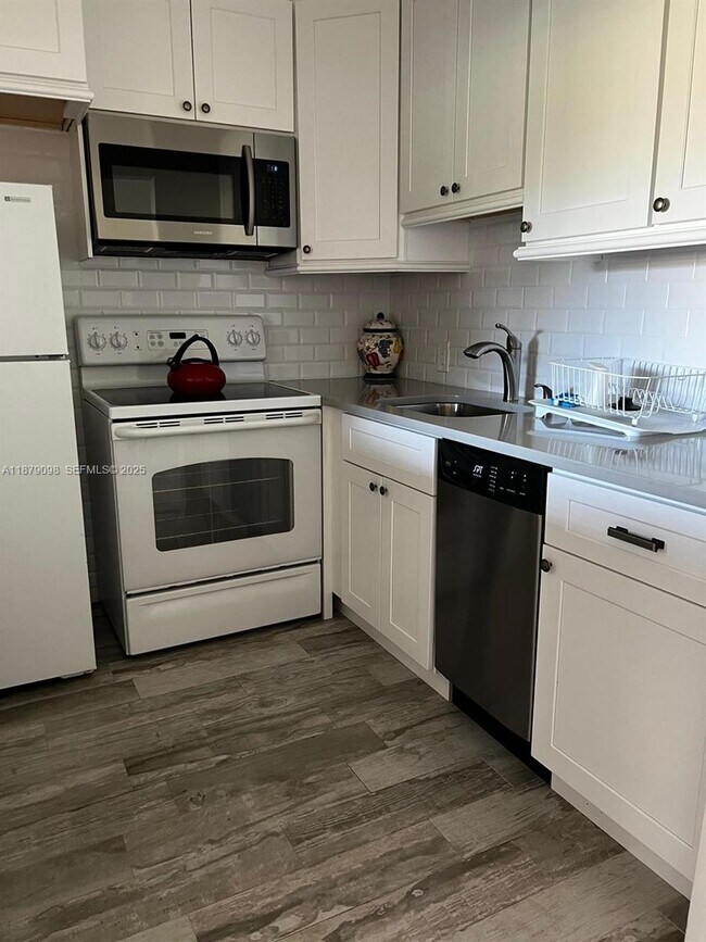 Building Photo - 22 Brighton A