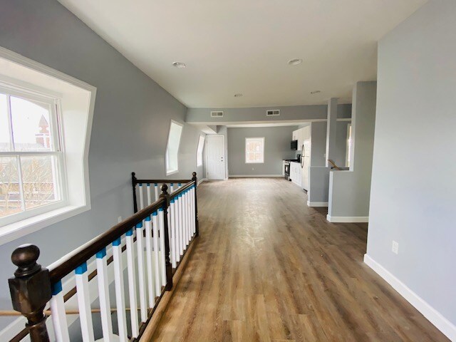 Building Photo - 272 William St