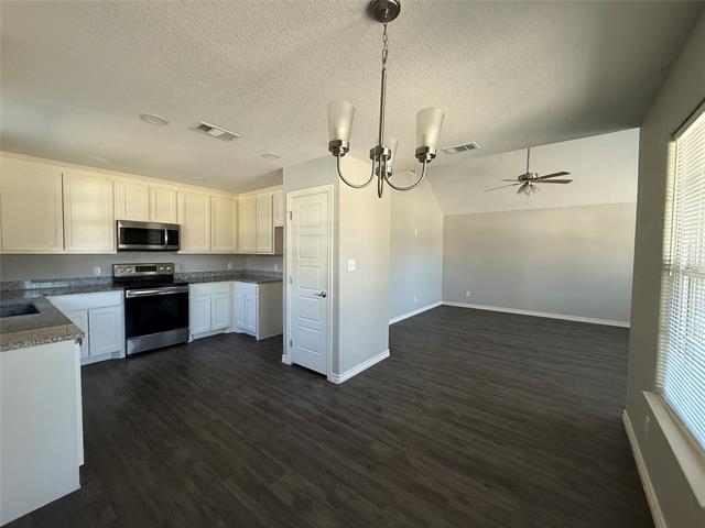 Building Photo - 705 S Binkley St