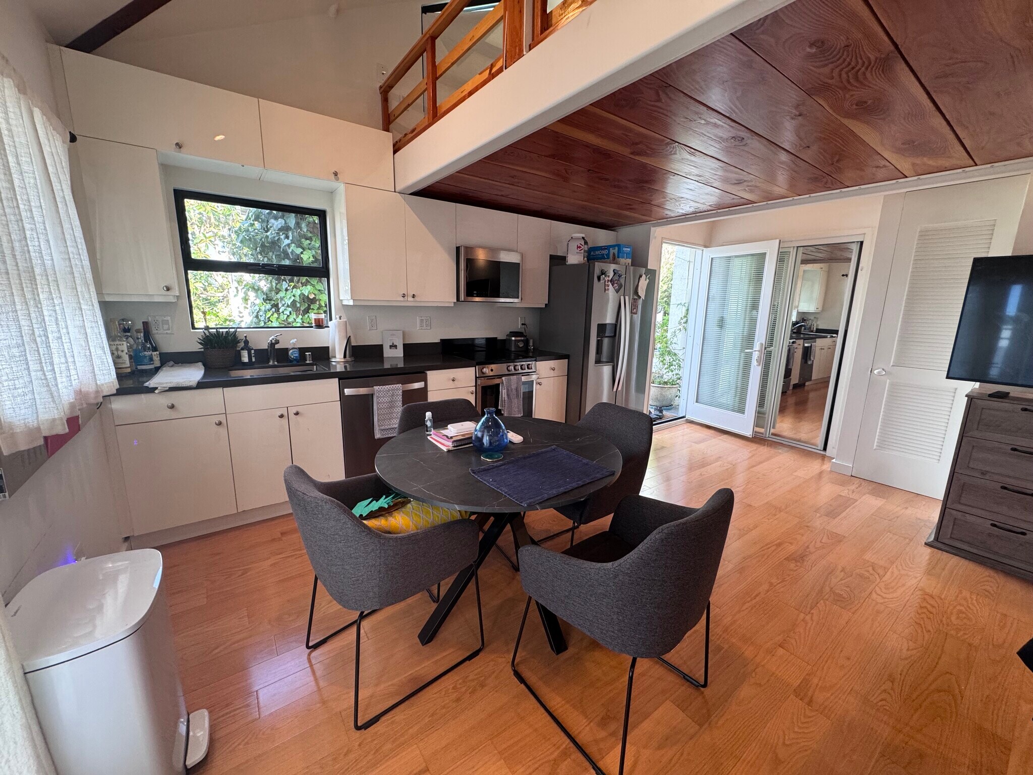 Building Photo - 2118 Kew Dr