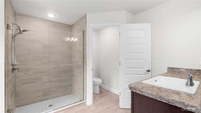 Building Photo - 23 Lone Pine St