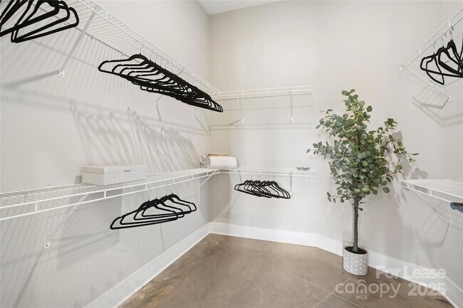 Building Photo - 110 Razades Wy