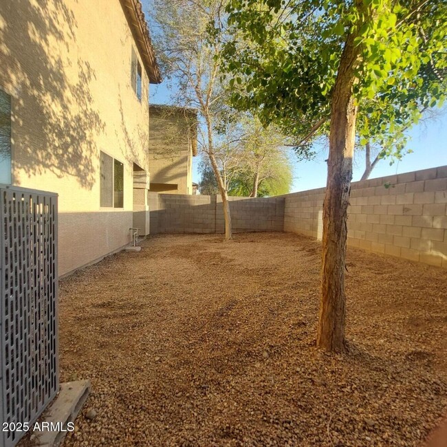 Building Photo - 10225 W Camelback Rd