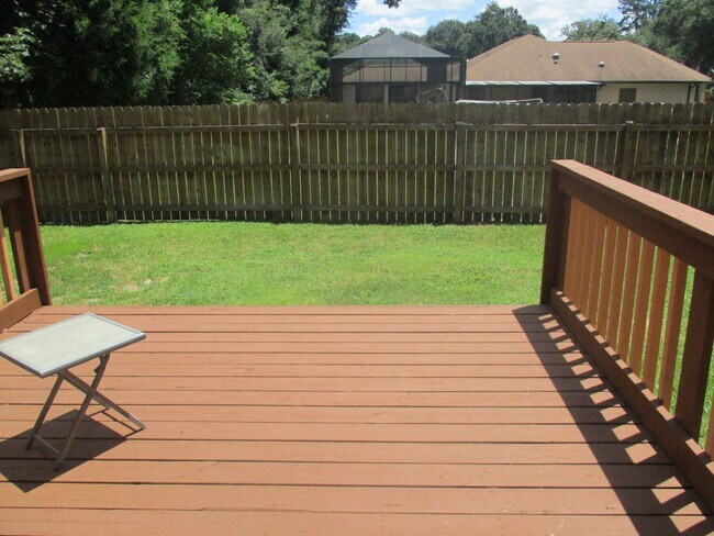 Building Photo - ( Oakcrest) 3/ 2 spacious home