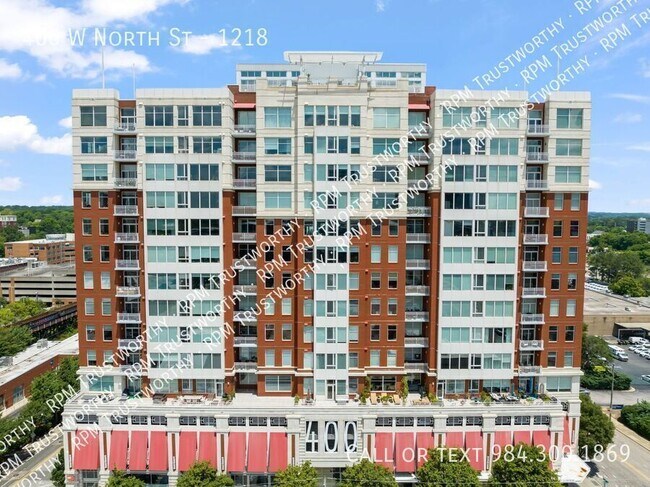 Building Photo - 400 W North St