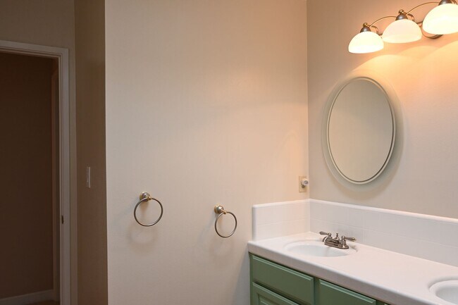 Building Photo - Prime Willow Glen, Just In Time for the Ho...