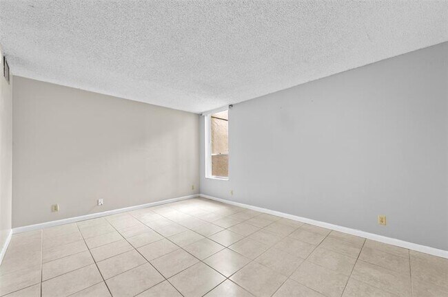 Building Photo - 7173 Orange Dr