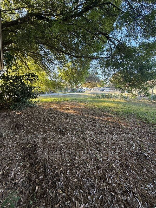 Building Photo - 13802 Second St