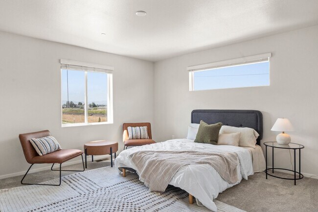 Building Photo - Start a Lease by 12/1 and Receive a $500 R...