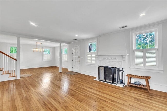 Building Photo - 331 E 54th St