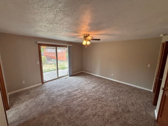 Building Photo - 3052 Gary Dr